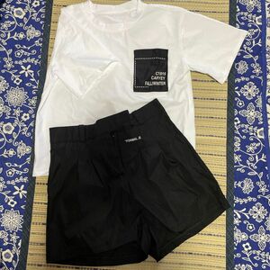 文字グラフィックTシャツ&ひだディティールショートパンツ