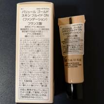 新品箱入り 新製品 GUERLAIN ゲラン パリュールゴールドスキンフルイドサンプル 3ml　ファンデーション 送料120円_画像2