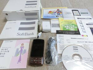 Мобильный телефон SoftBank в комплекте с аксессуарами SoftBank 920T