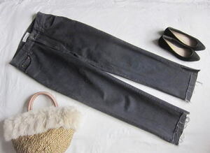 ◆ミラオーウェン　Mila Owen　美品　小さい　ブラック　デニム　裾段差脇スリットデニムパンツ