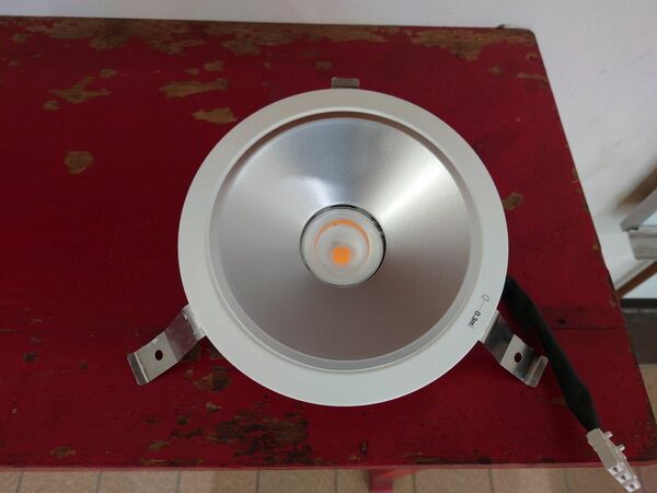 LEDダウンライト Panasonic 電球色 NDN28608S 使用期間短 埋込穴150Φ
