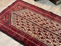 イラン産 バルーチ 149×79cm クリーニング済 トライバルラグ ウール 赤系 手織り絨毯 カーペット ラグ 羊毛 ペルシャ絨毯 441_画像4