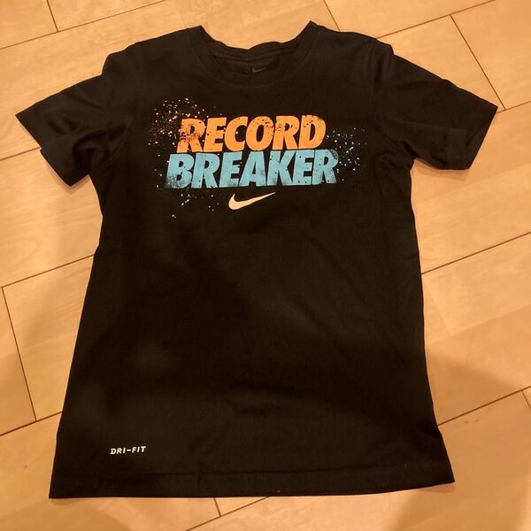 ナイキ　 半袖Tシャツ　黒　プーマ　アディダス　NIKE アンダーアーマー　サッカー　野球　バスケ