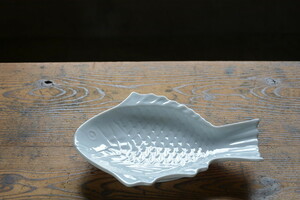 NO.138 old white porcelain. fish plate L for searching language -A Showa Retro Vintage ...