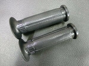 未使用 原付用 汎用 グリップ 非貫通式 全長: 112mm グリップ内径: 左21mm/右25mm ハンドル径: 22.2mm用 管理No.38664