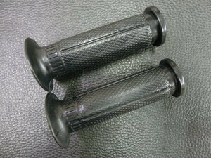 未使用 原付用 汎用 グリップ 非貫通式 全長: 112mm グリップ内径: 左21mm/右25mm ハンドル径: 22.2mm用 管理No.38695