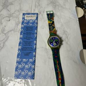 【電池切れ】【箱付き】Swatch スウォッチ クォーツ腕時計 ラウンドフェイス ユニセックス 6131   United Nations 50周年の画像2