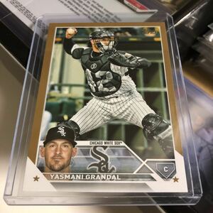 2023 Topps Series 1 Baseball YASMANI GRANDAL Gold Parallel #268 /2023 WHITE SOX.