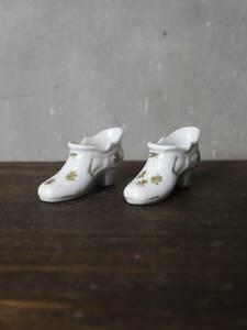 ビンテージ 靴モチーフペアオブジェ インテリア アンティーク 古い 花 フラワー 逆輸入品 古い 陶器 可愛い 女性 置物 オブジェ 雑貨