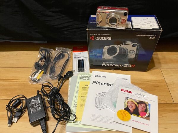 《希少》デジカメ KYOCERA FINECAM S3R RED 中古品 通電確認済