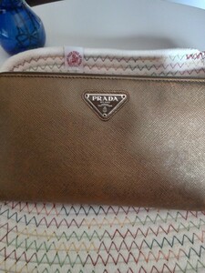 PRADA プラダ長財布