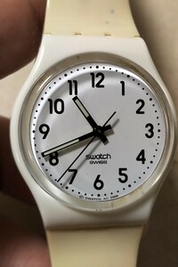 スウォッチ swatch 2009 スタンダード 電池交換済み ホワイト 34mm オシャレなあなたの普段使いに ノンカレンダー 美品