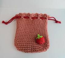 ♪　ハンドメイド　巾着　毛糸　かぎ針編み　手編み　フェルト生地のイチゴのモチーフ付き　_画像5