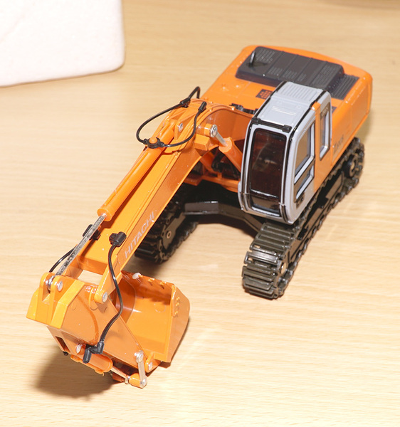 ショベルカー 日立 HITACHI ZAXIS 200 ミニカー 1/40の模型 送料無料