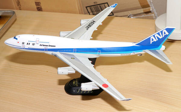 1/200模型 ANA 全日空ロゴ ボーイング Boeing B747-400？ノーズランディングギア折れ 尾翼に接着剤跡 送料無料