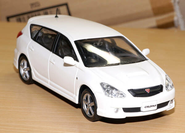 1/24 トヨタ TOYOTA カルディナ CALDINA ホワイト ミニカー ダイキャスト 本体のみ 箱なし 送料無料