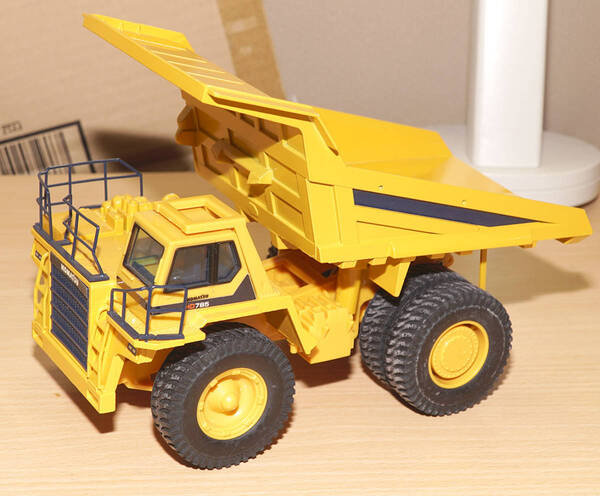 ダンプトラック KOMATSU HD785 ミニカー 1/45の模型 マンモスダンプ 送料無料