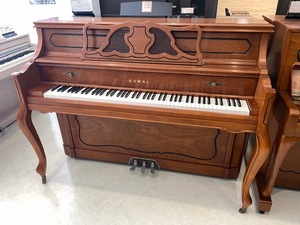 アップライトピアノ　カワイC-880FRG　展示品　お洒落な外見が魅力的！新品定価1,210,000円（税込）が1台特別価格にて！
