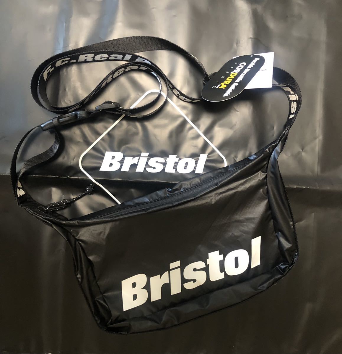 ヤフオク! -「f.c.real bristol バッグ」の落札相場・落札価格