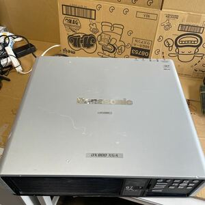 （1）Panasonic PT-DX800LSプロジェクター通電のみ現状品