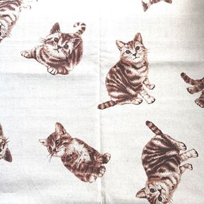*175*大きな絵柄の布地 仔猫柄 綿麻キャンパス