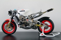 ★1/12 Marlboro YAMAHA YZR500(OW98) 塗装完成品（ハセガワ製）_画像5