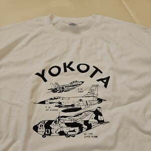 東京米軍横田基地　軍用機イラスト　　YOKOTA　Tシャツトップス　XXL表示ですが3Lから４L位　　ホワイト　白