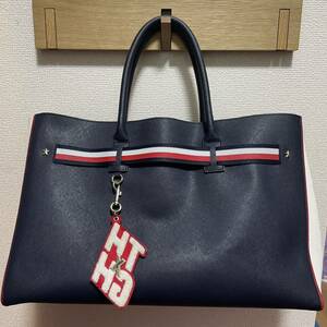 TOMMY HILFIGER トミーヒルフィガー　トミーフィルフィガー トートバッグ　チャーム付き