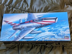 ハセガワ1/72 アメリカ空軍　戦闘爆撃機　F-100D スーパーセイバー　