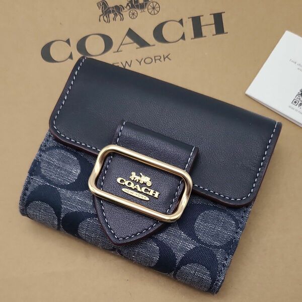 新作　新品　COACH　折り財布