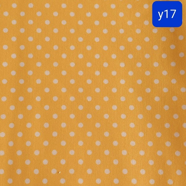 y17　シーチング　約112cm巾×約200cm　　地色は明るい可愛らしい黄色　