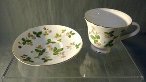 【インテリア】 【60サイズ】 ≪WEDGWOOD≫カップ＆ソーサー ワイルドストロベリー ウェッジウッドヴィクトリアシェイプ272050012D2C49