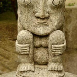 頭の上が飾り台になったプリミティブな石像h53cm ガーデンオブジェ ガーデニング 庭石 0925の画像5