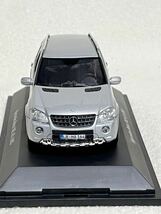 Mercedes-Benz 1/43 ML63 AMG W164 イリジウムシルバー　メルセデス・ベンツ ディーラー特注_画像2