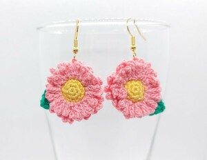 ハンドメイド　レース編み　デイジー　ヒナギク　ピアス