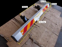 (614）大型用アルミリアバンパー(E4L)、ステー(ボルト付き)、反射板付き 新車外し品_画像1