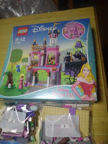 LEGO41152ディズニー眠れる森の美女オーロラ姫のお城１度組み立て新品同様美品箱説明書予備あり１～3番まで番号順に分けてます
