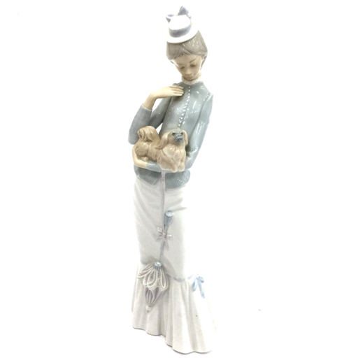 リヤドロ LLADRO) 置物 婦人の値段と価格推移は?|5件の売買データ