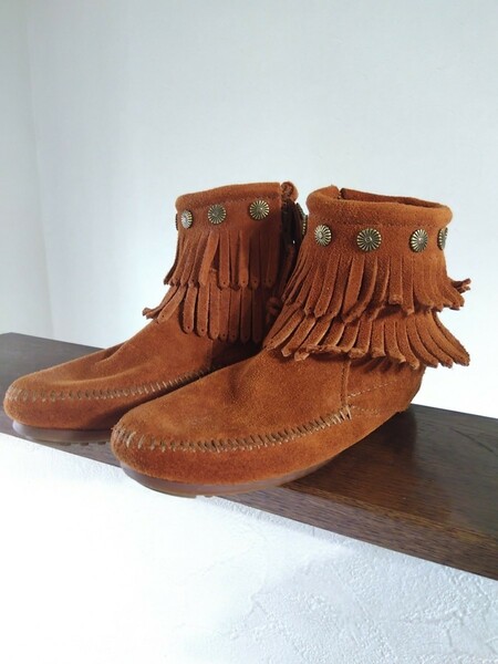 美品◆MINNETONKA フリンジ ショートブーツ モカシン　ブーツ ミネトンカ size6　23cm　スウェード　革　　　ブラウン　キャメル　スエード