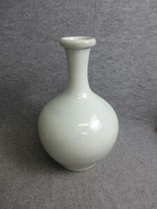 [.]32964 large Imari white porcelain sake bottle antique old thing 