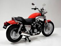 【アオシマ】1/12 ヤマハ Vmax 1200 1985～2007年レッド（ 商品№ 109618)の完成バイクモデル_画像3