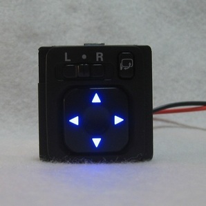 ボタンが光る LEDバックライト(青)付きドアミラースイッチ デイズ、デイズルークスやekシリーズ、コルトなど三菱車にの画像1