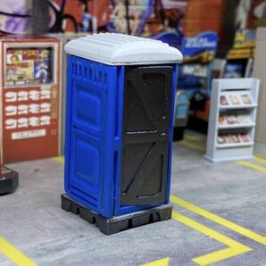 1:64 簡易トイレ 道路工事 イベント フィギュア 野外トイレ トミカサイズ ジオラマ MINI GT LBWK 日本未発売マテル MATTEL の画像4