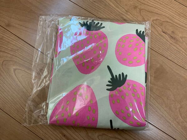 マリメッコ marimekko ピエニマンシッカ いちご ピンク 生地 145×130cm テーブルクロスにも