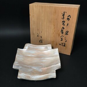 FG0724-30-3-3 粉引銀彩皿 盛皿 陶磁器 共箱 飾り皿 中皿 22㎝×22㎝×4㎝ 80サイズ