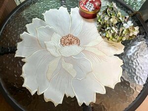  beautiful water lily water surface . coming off . for lotus motif doi Lee 40cm place mat ivory 