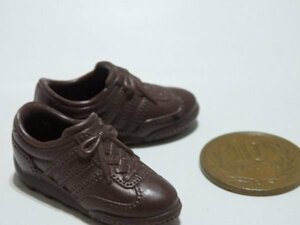 ☆0295☆人形　小物　靴　シューズ　茶色　メンズ　サイズ約3.8ｃｍ☆ミニチュア　ドール　人形