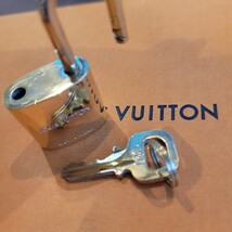 極美品 ゴールド　Louis Vuitton パドロック 南京錠 カデナ ルイヴィトン　番号320_画像6