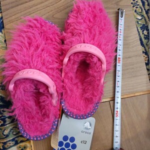 新品タグ付 クロックス crocs シング thing C12 18,5 cm フクシア サンダル もしょもしょ可愛い