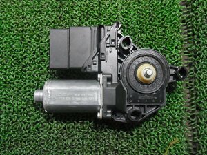 230926-G10 VW ゴルフ6 DBA-1KCAX 右リア パワーウィンドウモーター